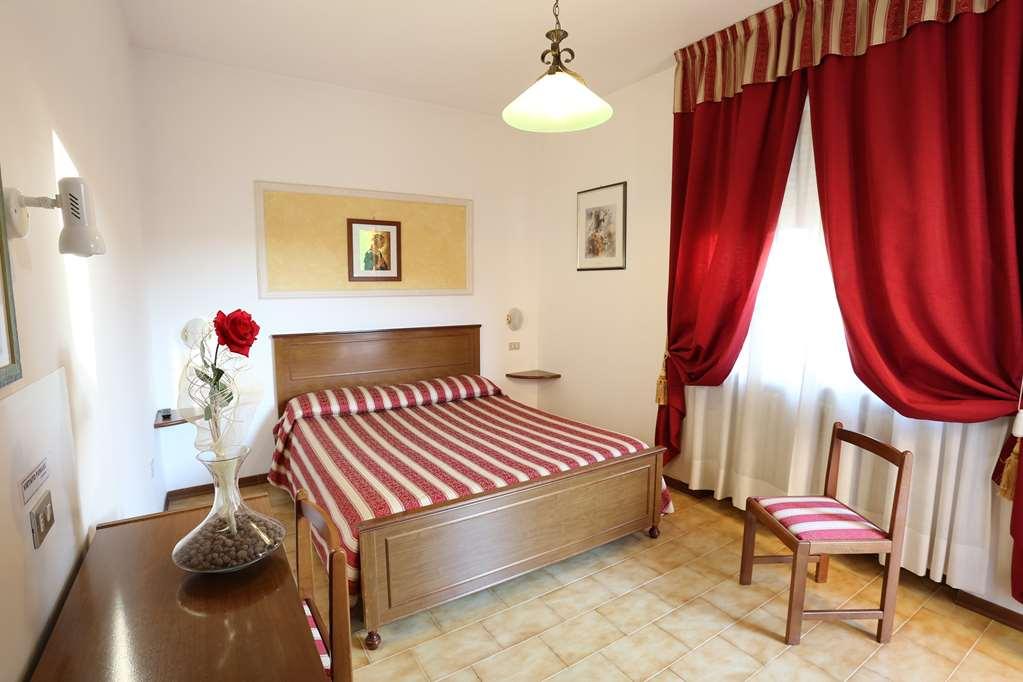 Hotel Vignola Asís Habitación foto